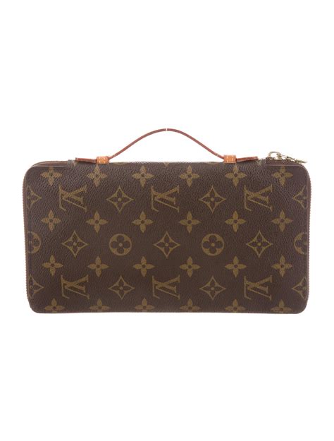 louis vuitton travel organizer.